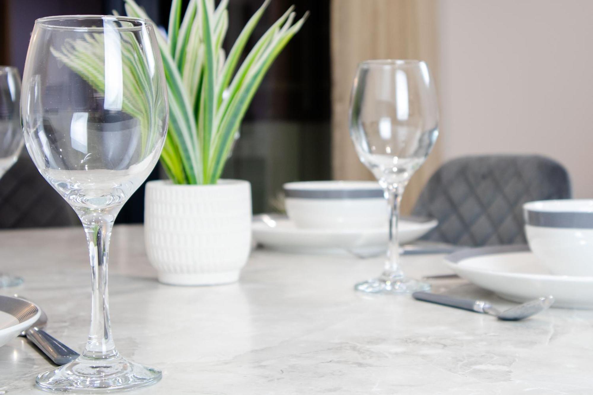 Central 2 Bed 2 Bath Apartment Near Brighton College, Beach, Hospital - Long Stay Offers Dış mekan fotoğraf