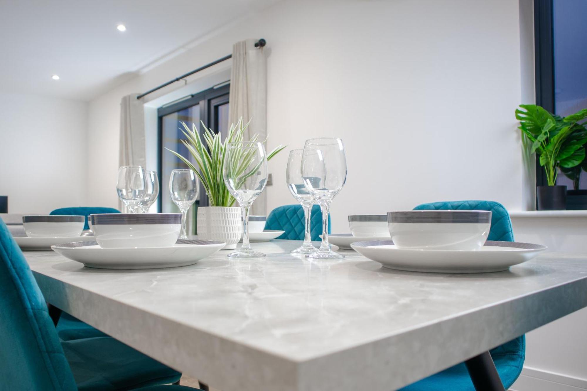 Central 2 Bed 2 Bath Apartment Near Brighton College, Beach, Hospital - Long Stay Offers Dış mekan fotoğraf